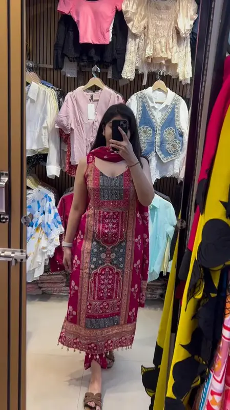 Elegant Floral Print Kurti Set with Dupatta – Women’s Pastel Ethnic Wear